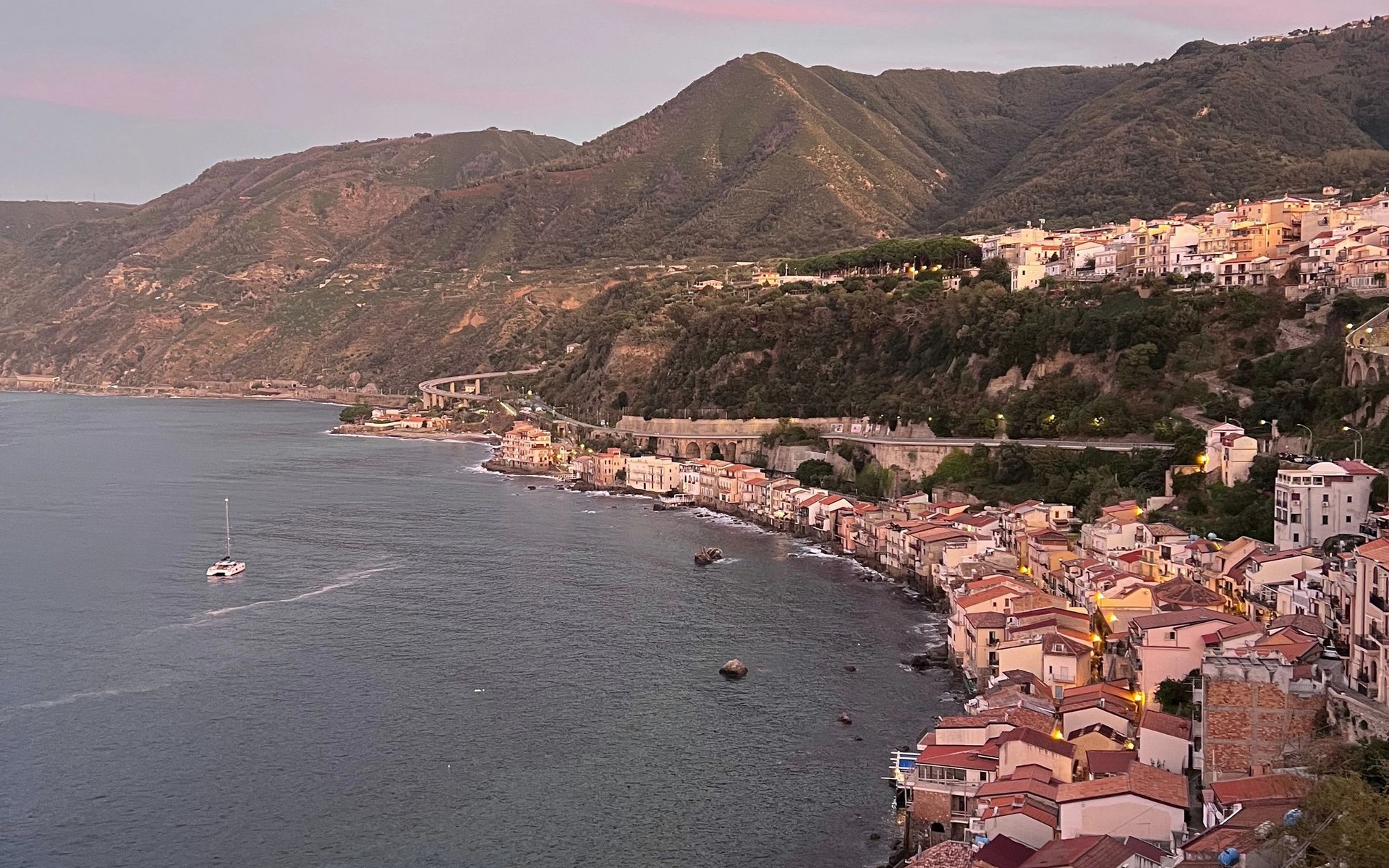 Scilla e il borgo marinaro sulla Costa Viola